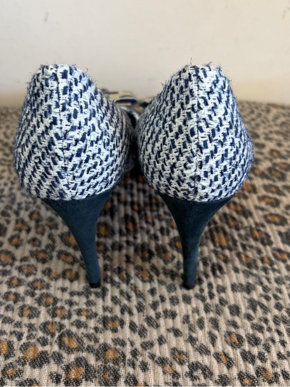 Tory Burch Cleo Tweed Pumps featuring silk bow heels in a navy blue - Picture 4 of 12